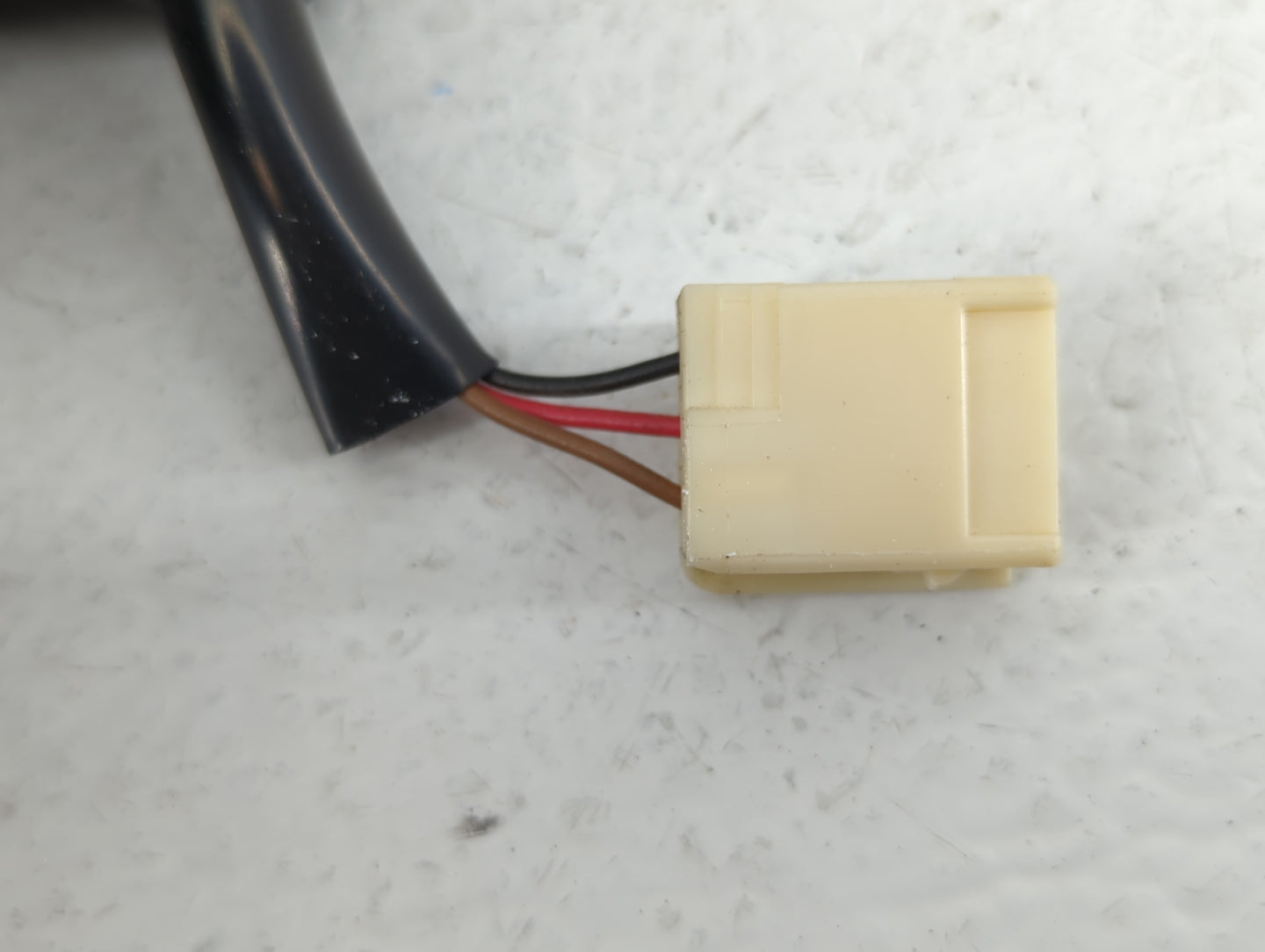 2001-2003 Toyota Rav4 Driver Side View Mirror - Left Door Mirror OEM Used - Oemusedautoparts1.com
