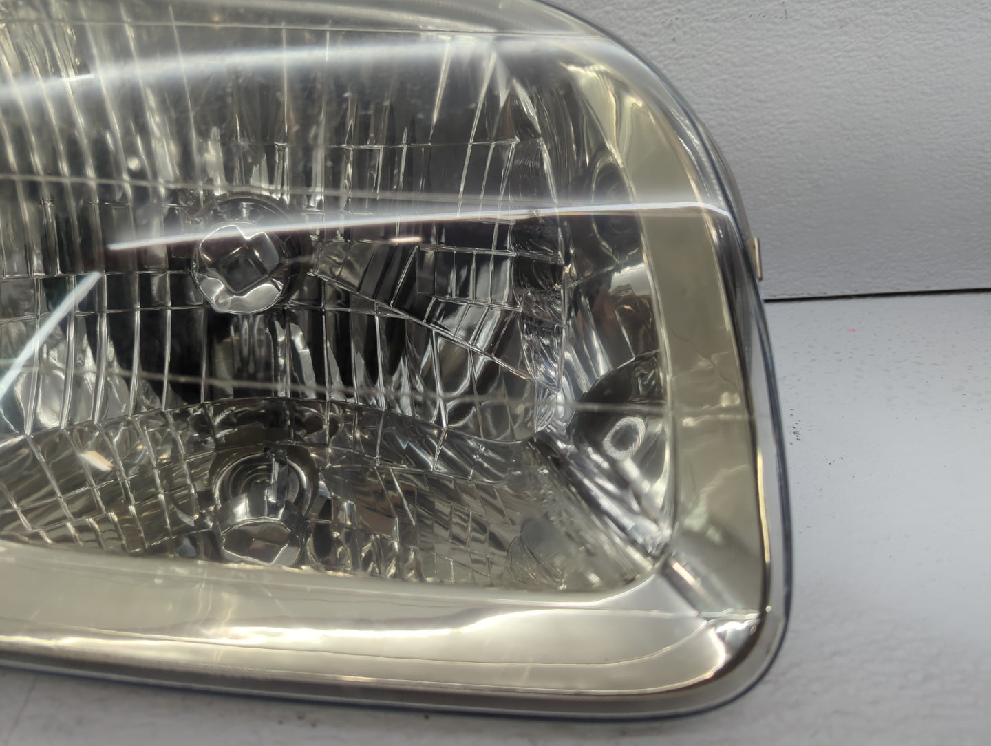 2002 Toyota Sequoia Passenger Right Oem Head Light Headlight Lamp - Oemusedautoparts1.com