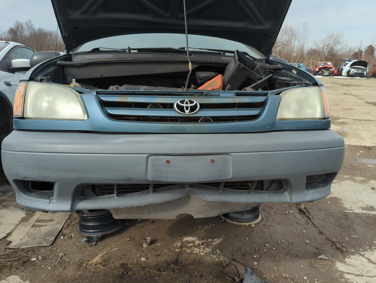 2001-2003 Toyota Sienna Front Grille Bumper Not Included - Oemusedautoparts1.com