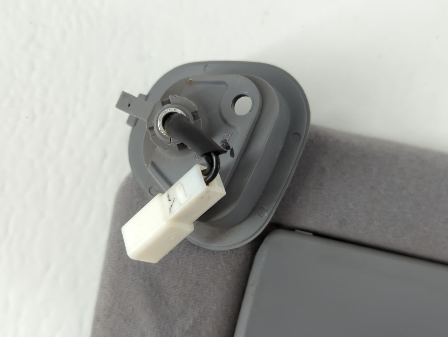 2000-2003 Toyota Sienna Sun Visor Shade Replacement Driver Left Mirror Fits Fits 2000 2001 2002 2003 OEM Used Auto Parts - O