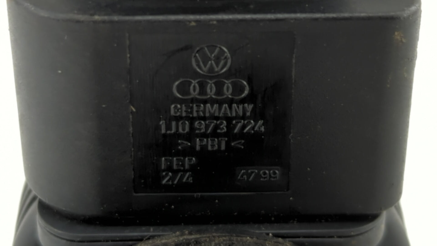 2002-2005 Volkswagen Beetle Ignition Coil Igniter Pack - Oemusedautoparts1.com