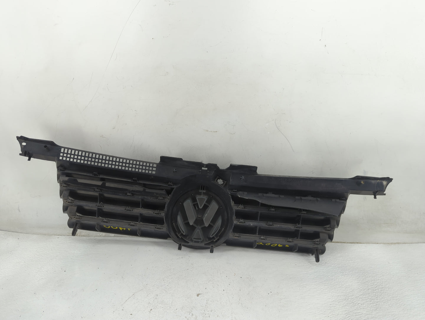 2001-2007 Volkswagen Jetta Front Grille Bumper Not Included - Oemusedautoparts1.com