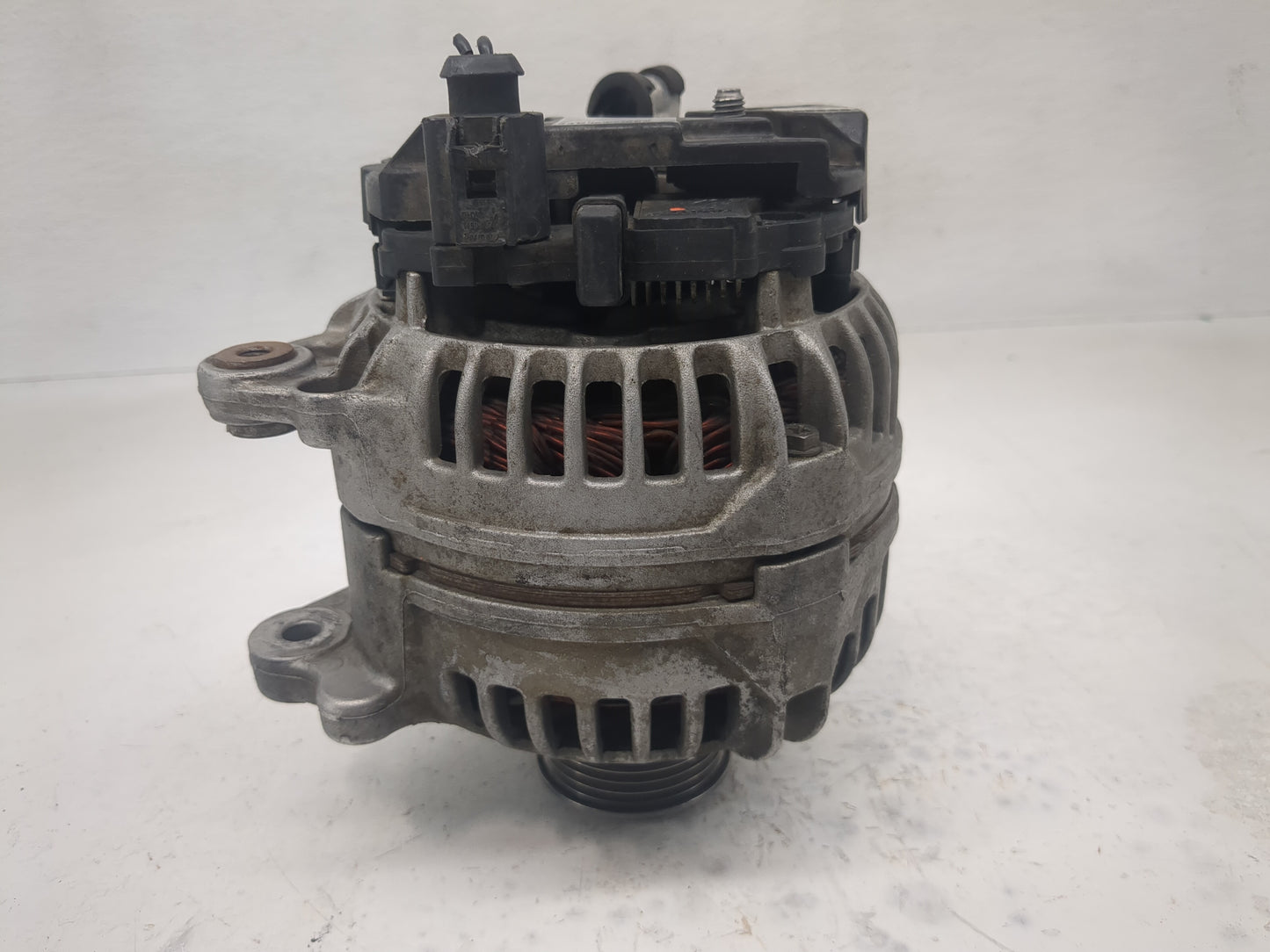 1999-2006 Volkswagen Jetta Alternator Replacement Generator Charging Assembly Engine OEM P/N:07K 903 023 C Fits OEM Used Aut