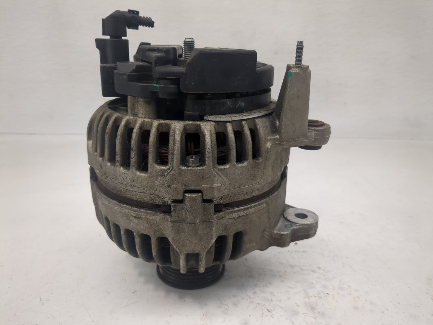 1999-2006 Volkswagen Jetta Alternator Replacement Generator Charging Assembly Engine OEM P/N:07K 903 023 C Fits OEM Used Aut