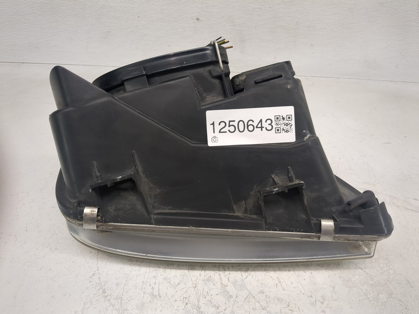 2002-2006 Volkswagen Jetta Driver Left Oem Head Light Headlight Lamp - Oemusedautoparts1.com