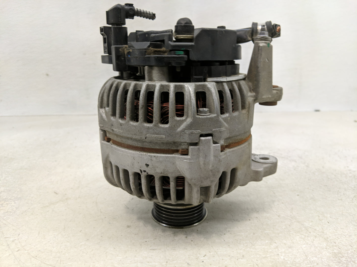 1999-2006 Volkswagen Jetta Alternator Replacement Generator Charging Assembly Engine OEM P/N:07K 903 023 C Fits OEM Used Aut