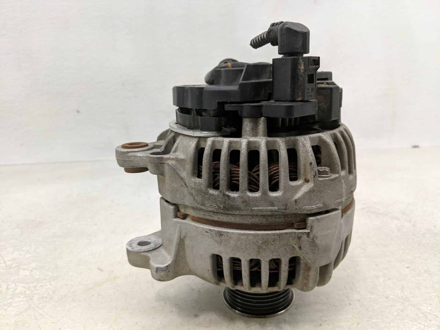 1999-2006 Volkswagen Jetta Alternator Replacement Generator Charging Assembly Engine OEM P/N:07K 903 023 C Fits OEM Used Aut