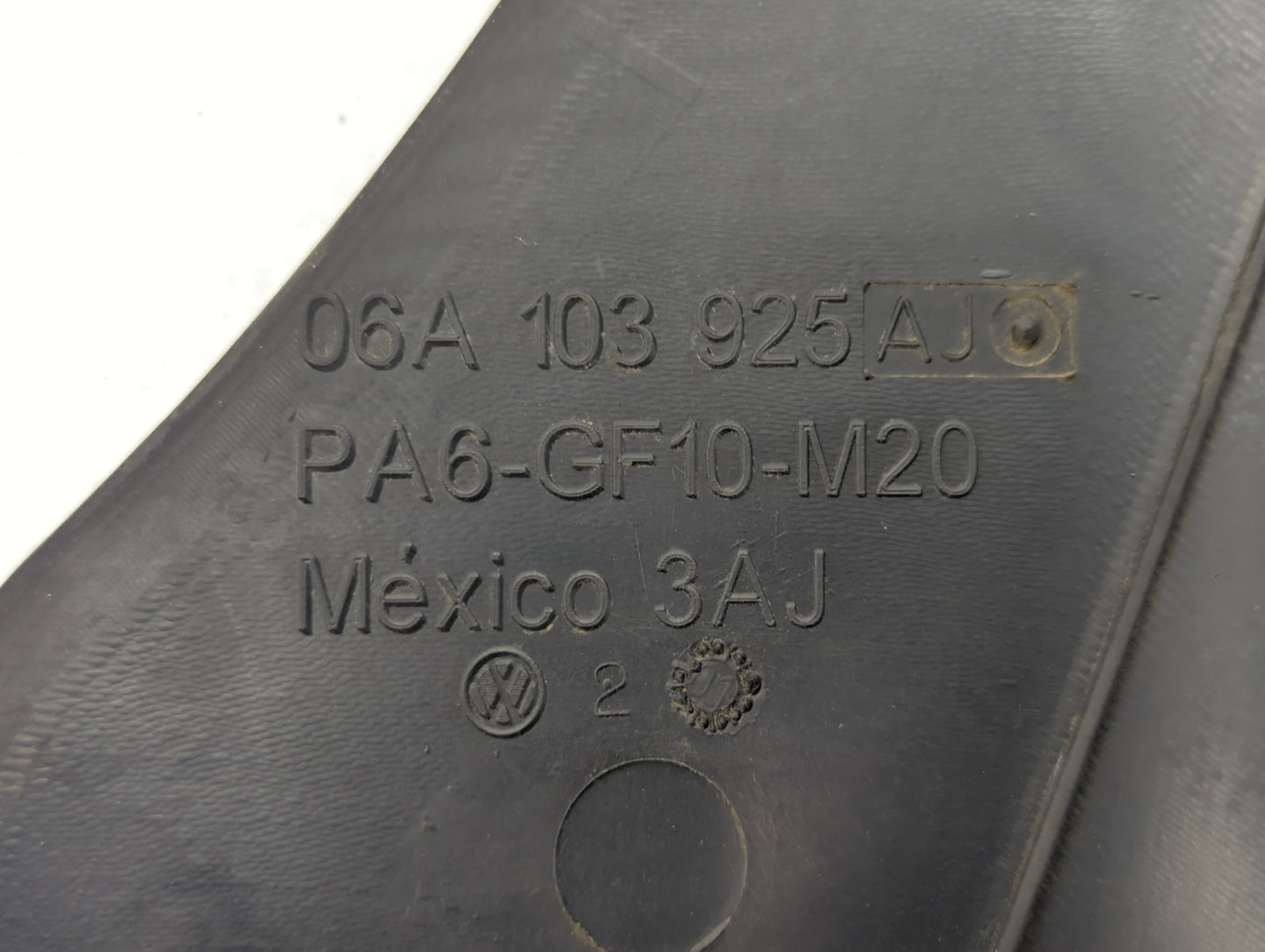 2002 Volkswagen Jetta Engine Cover - Oemusedautoparts1.com