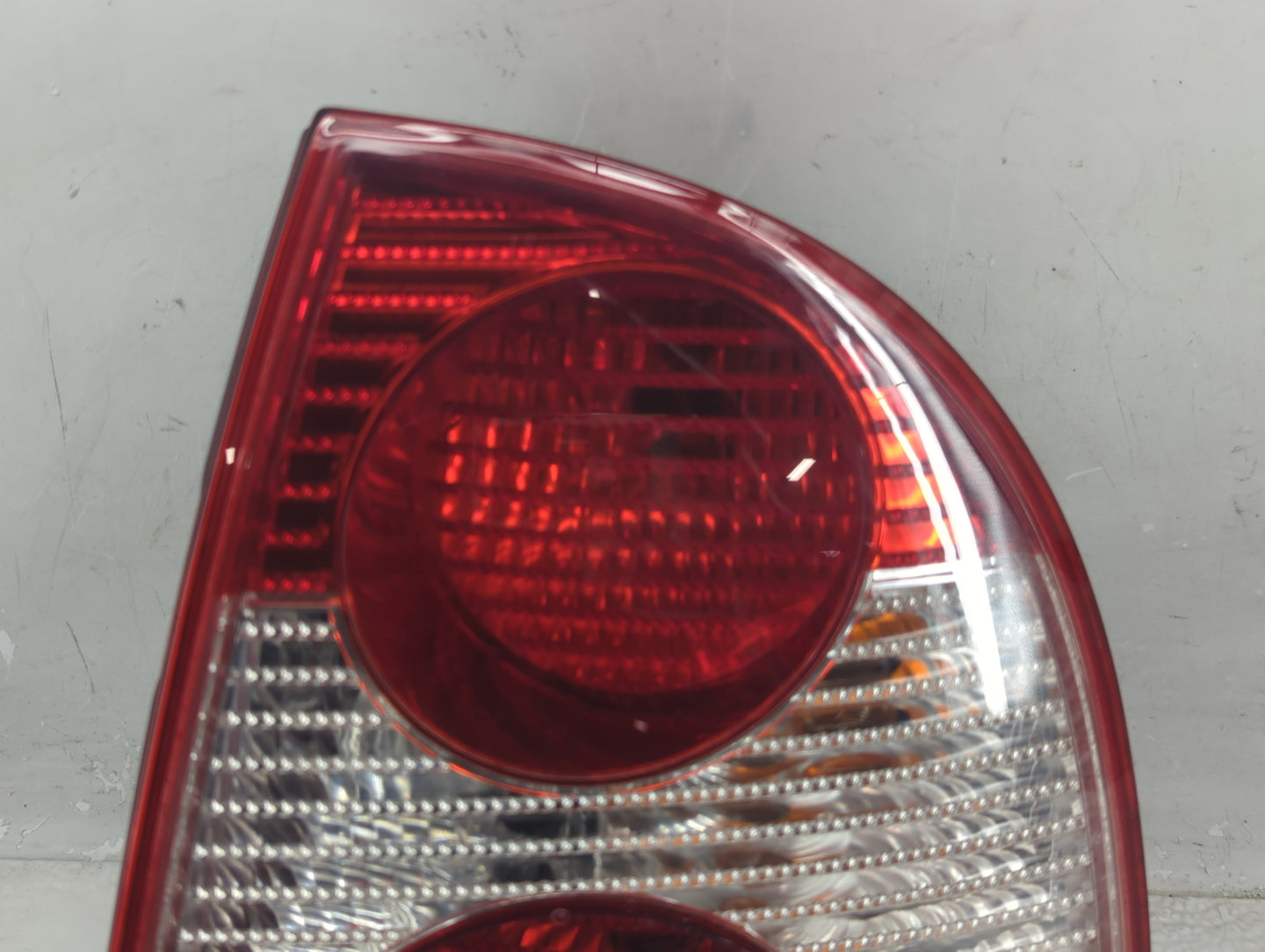 2001-2005 Volkswagen Passat Tail Light Assembly Passenger Right OEM P/N:28.40.80.15 Fits Fits 2001 2002 2003 2004 2005 OEM U