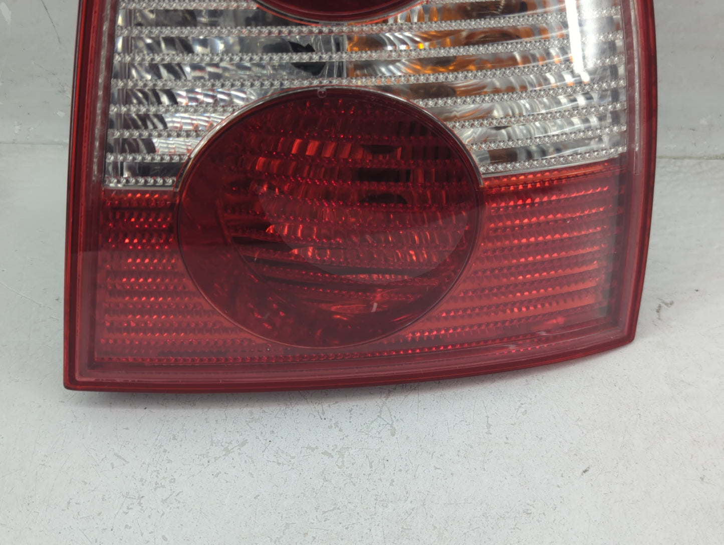 2001-2005 Volkswagen Passat Tail Light Assembly Passenger Right OEM P/N:28.40.80.15 Fits Fits 2001 2002 2003 2004 2005 OEM U