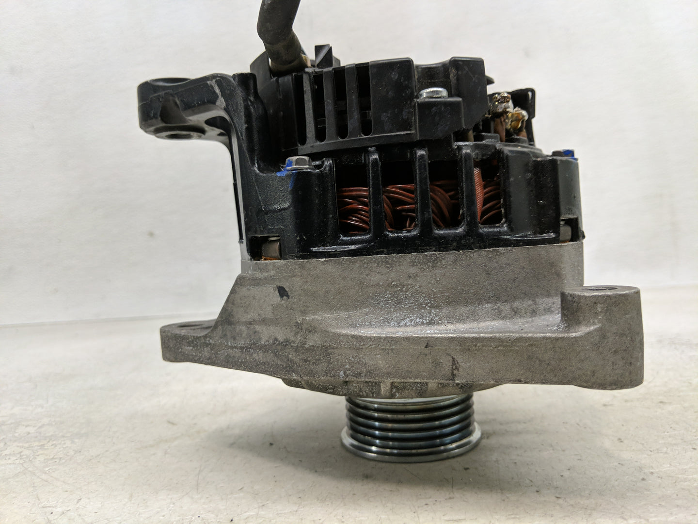1999-2002 Volkswagen Passat Alternator Replacement Generator Charging Assembly Engine OEM P/N:06B 903 016D Fits OEM Used Aut