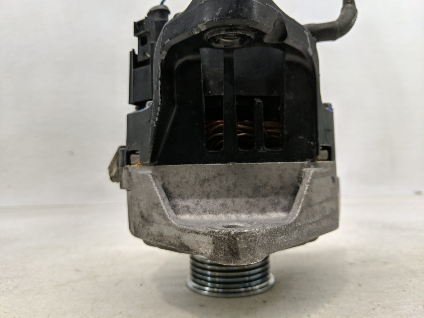 1999-2002 Volkswagen Passat Alternator Replacement Generator Charging Assembly Engine OEM P/N:06B 903 016D Fits OEM Used Aut