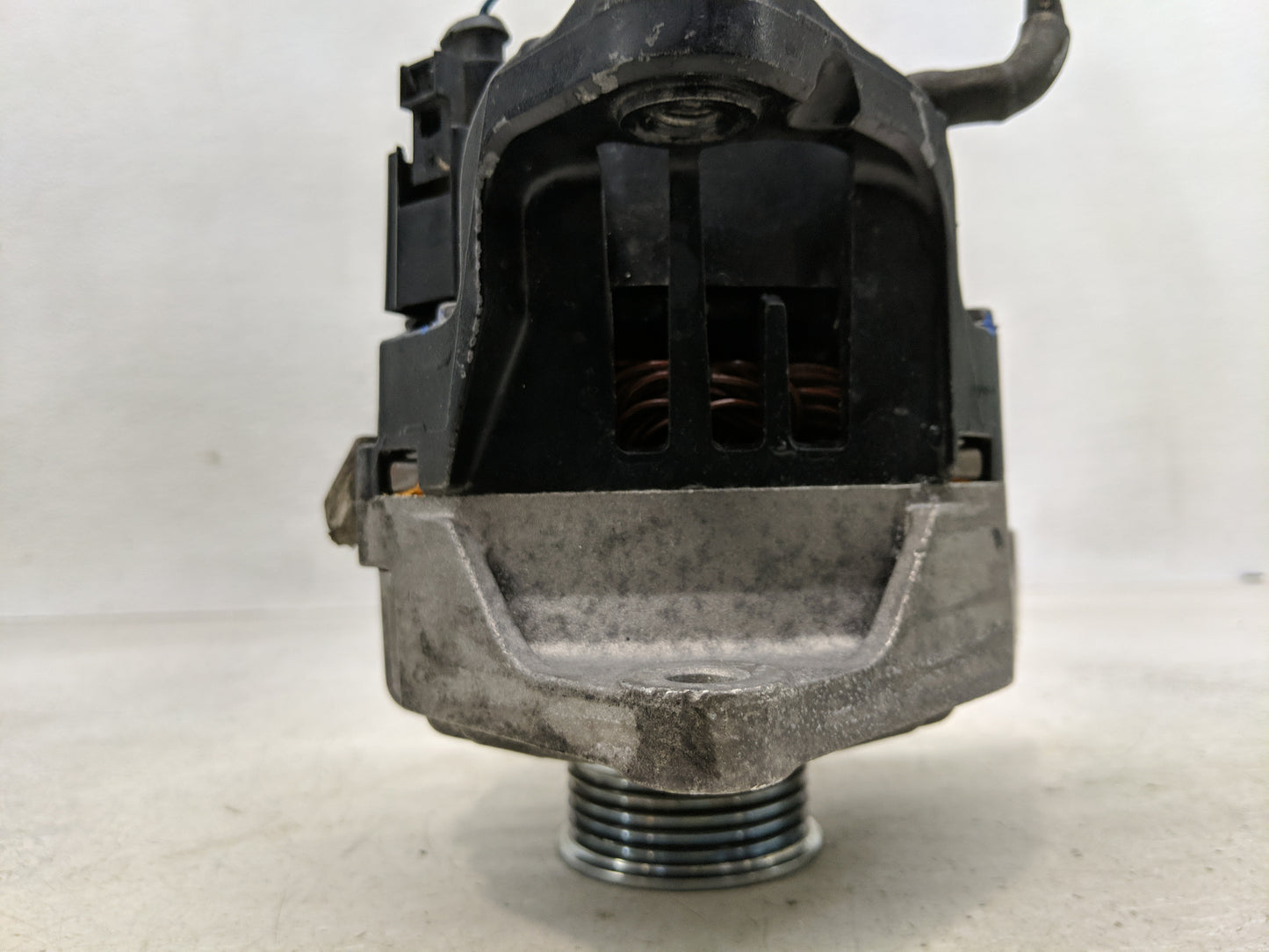 1999-2002 Volkswagen Passat Alternator Replacement Generator Charging Assembly Engine OEM P/N:06B 903 016D Fits OEM Used Aut