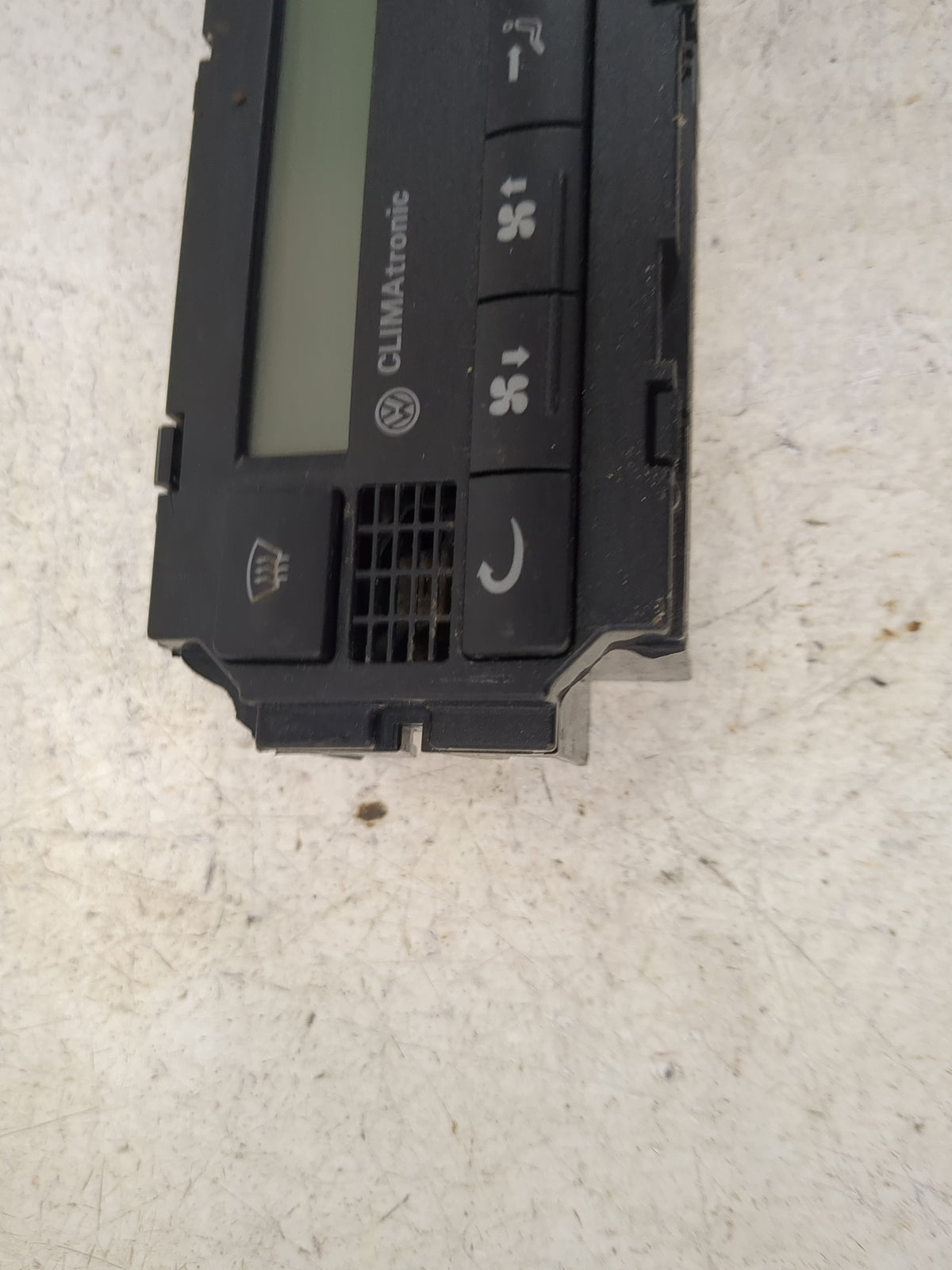 1998-2005 Volkswagen Passat Climate Control Module Temperature AC/Heater Replacement Fits OEM Used Auto Parts - Oemusedautop