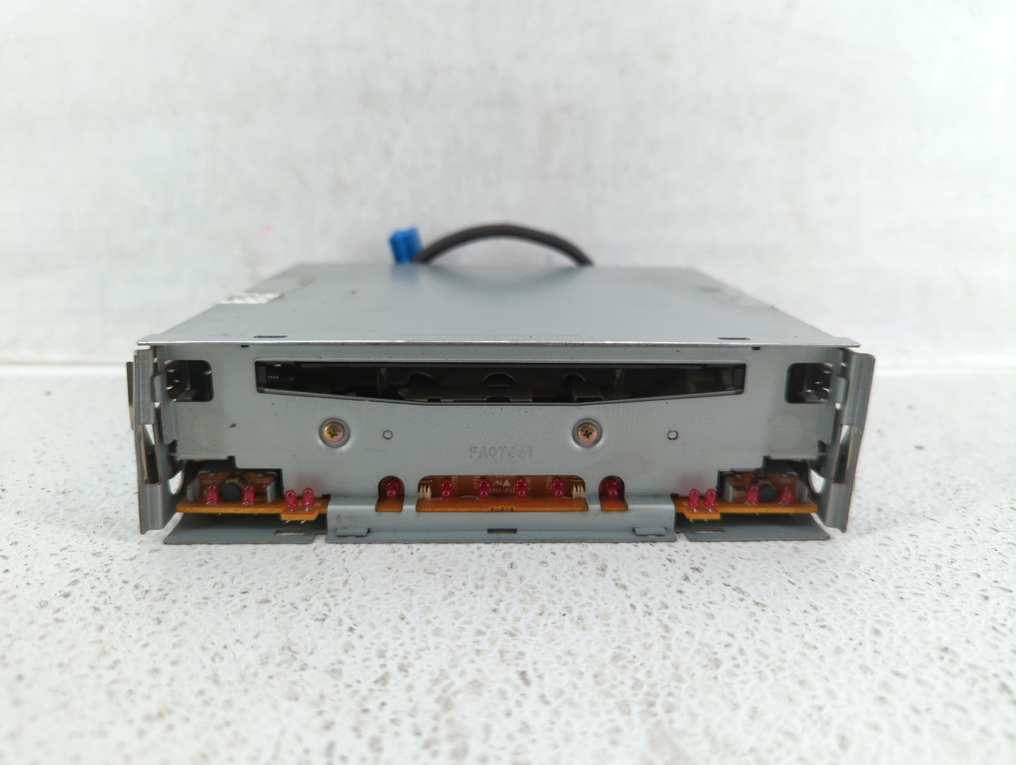 2000-2003 Volkswagen Passat Am Fm Cd Player Radio Receiver - Oemusedautoparts1.com