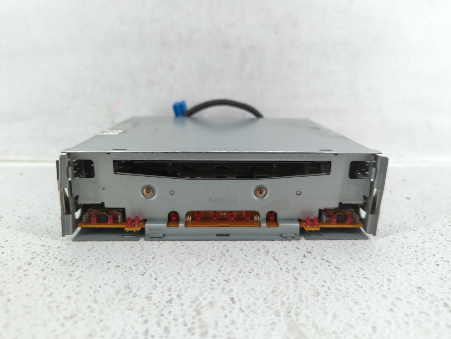 2000-2003 Volkswagen Passat Am Fm Cd Player Radio Receiver - Oemusedautoparts1.com