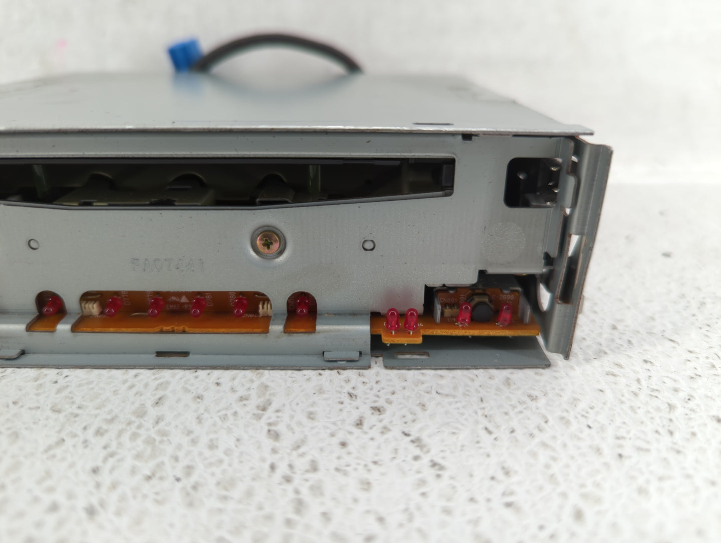 2000-2003 Volkswagen Passat Am Fm Cd Player Radio Receiver - Oemusedautoparts1.com
