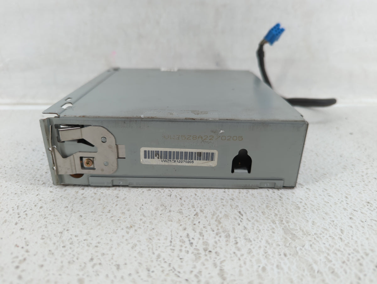 2000-2003 Volkswagen Passat Am Fm Cd Player Radio Receiver - Oemusedautoparts1.com