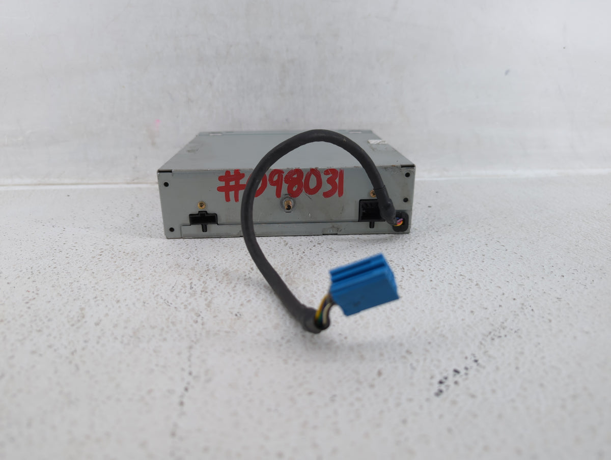 2000-2003 Volkswagen Passat Am Fm Cd Player Radio Receiver - Oemusedautoparts1.com
