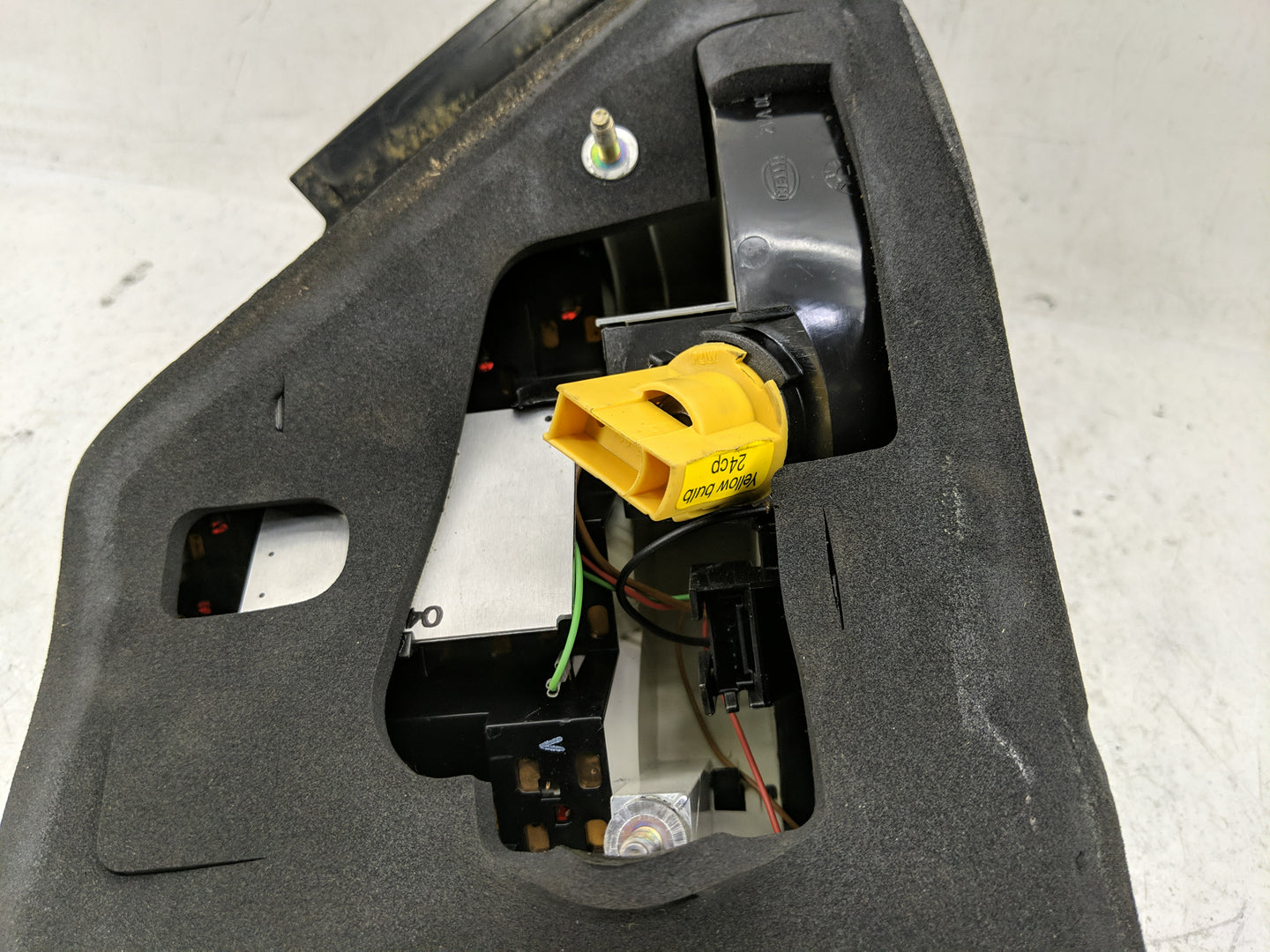 2002 Volvo 745 Tail Light Assembly Passenger Right OEM Fits Fits 2003 2004 2005 OEM Used Auto Parts - Oemusedautoparts1.com