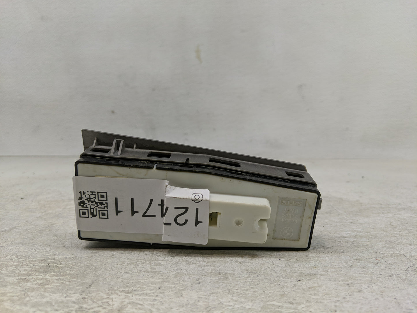 2002 Volvo 745 Master Power Window Switch Replacement Driver Side Left Fits Fits 2003 2004 2005 OEM Used Auto Parts - Oemuse