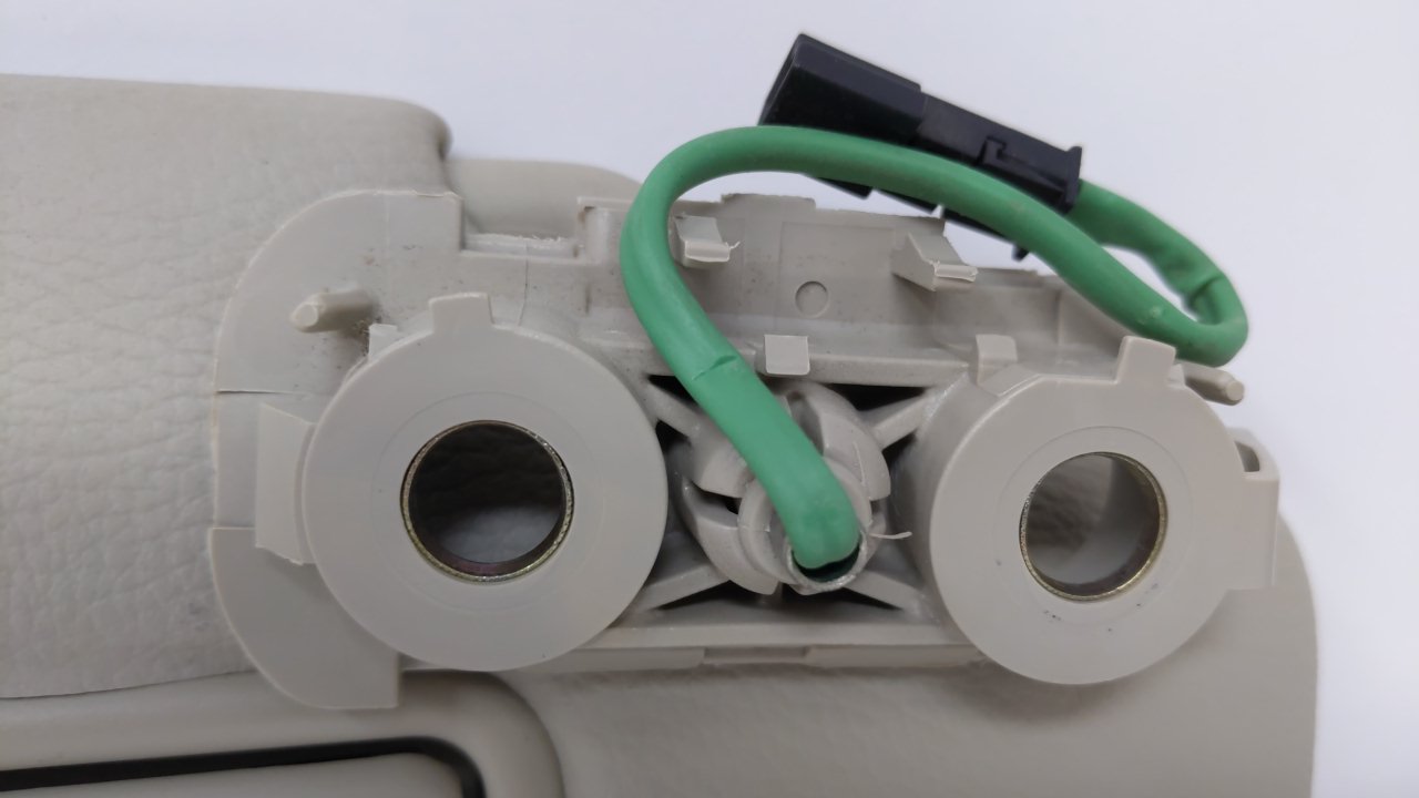 2002 Volvo S60 Sun Visor Shade Replacement Passenger Right Mirror Fits OEM Used Auto Parts - Oemusedautoparts1.com