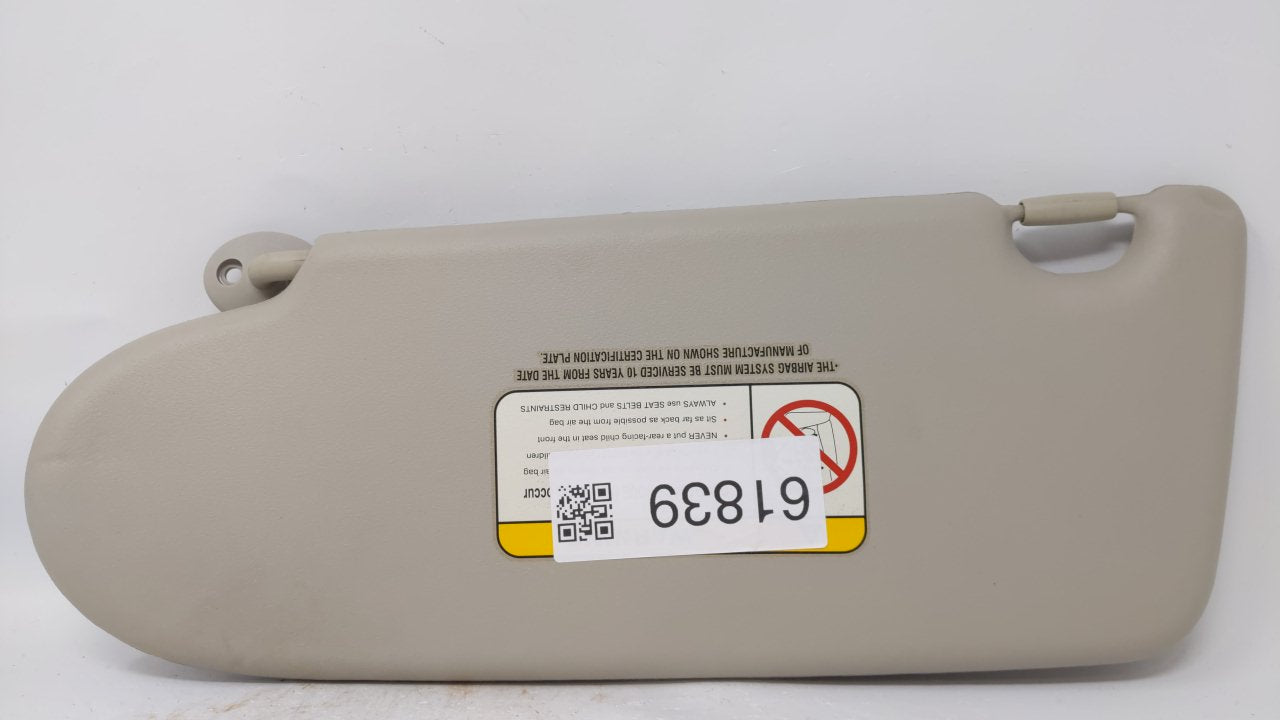 2002 Land Rover Freelander Sun Visor Shade Replacement Passenger Right Mirror Fits OEM Used Auto Parts - Oemusedautoparts1.c