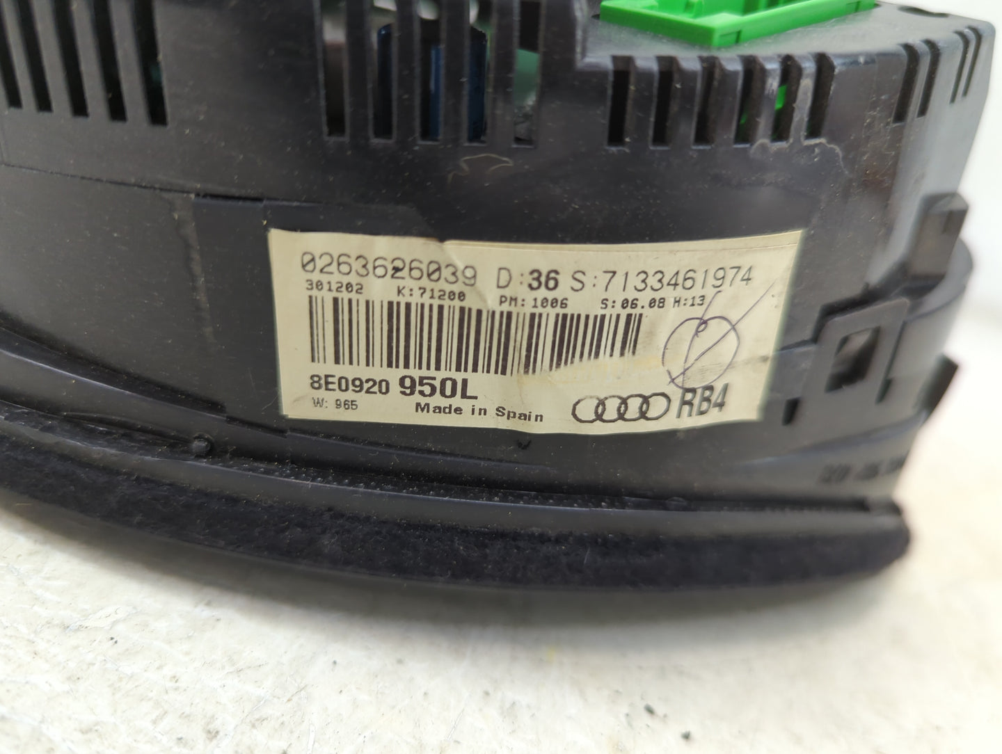 2003 Audi A4 Instrument Cluster Speedometer Gauges P/N:0263626039 8E0920950L, 7133461974 Miles:147K Fits OEM Used Auto Parts