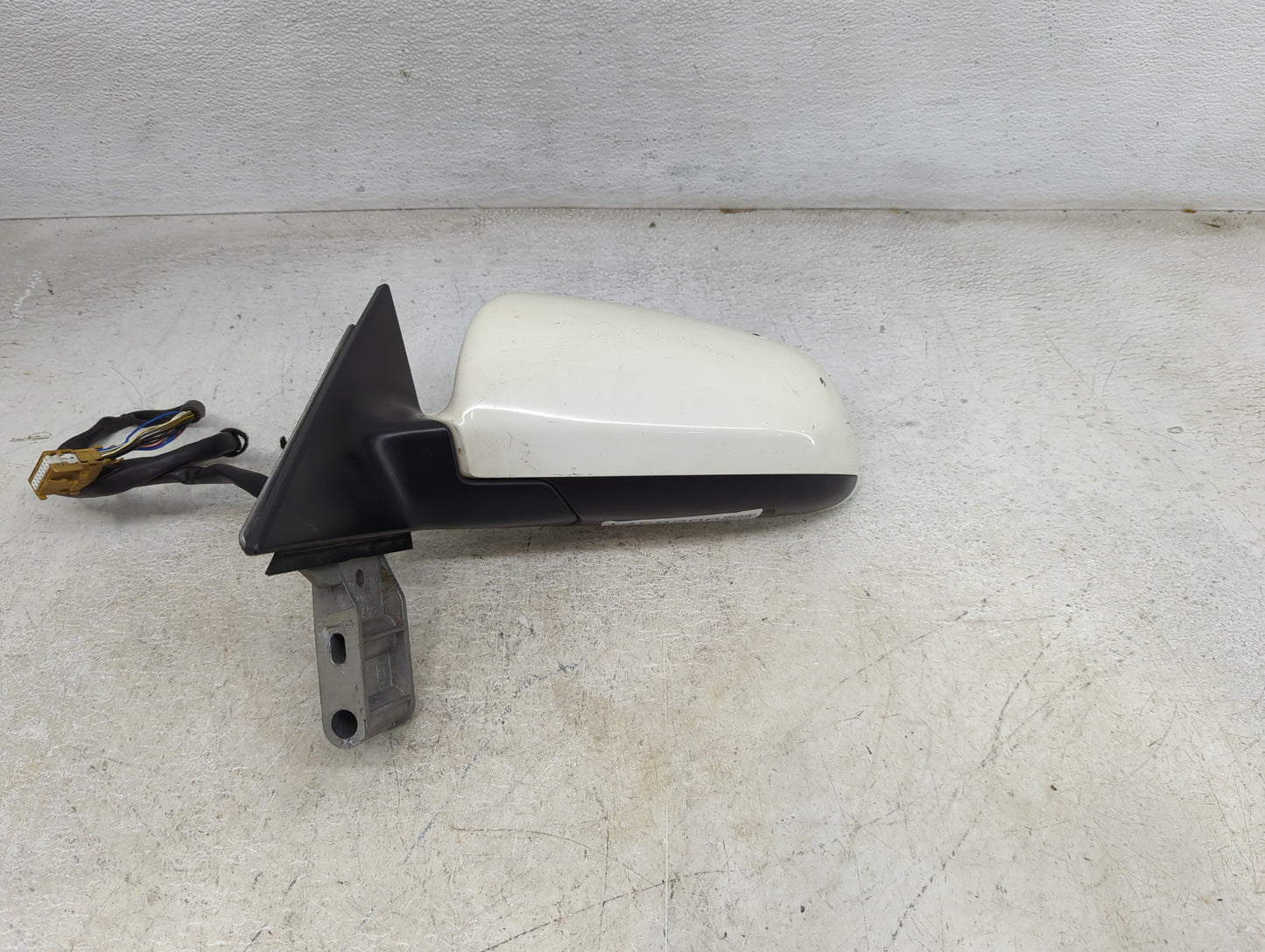 2003-2005 Audi A4 Driver Side View Mirror - Left Door Mirror OEM Used - Oemusedautoparts1.com