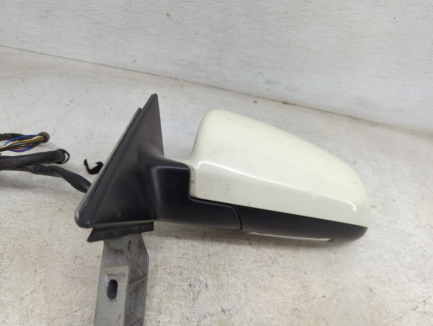 2003-2005 Audi A4 Driver Side View Mirror - Left Door Mirror OEM Used - Oemusedautoparts1.com