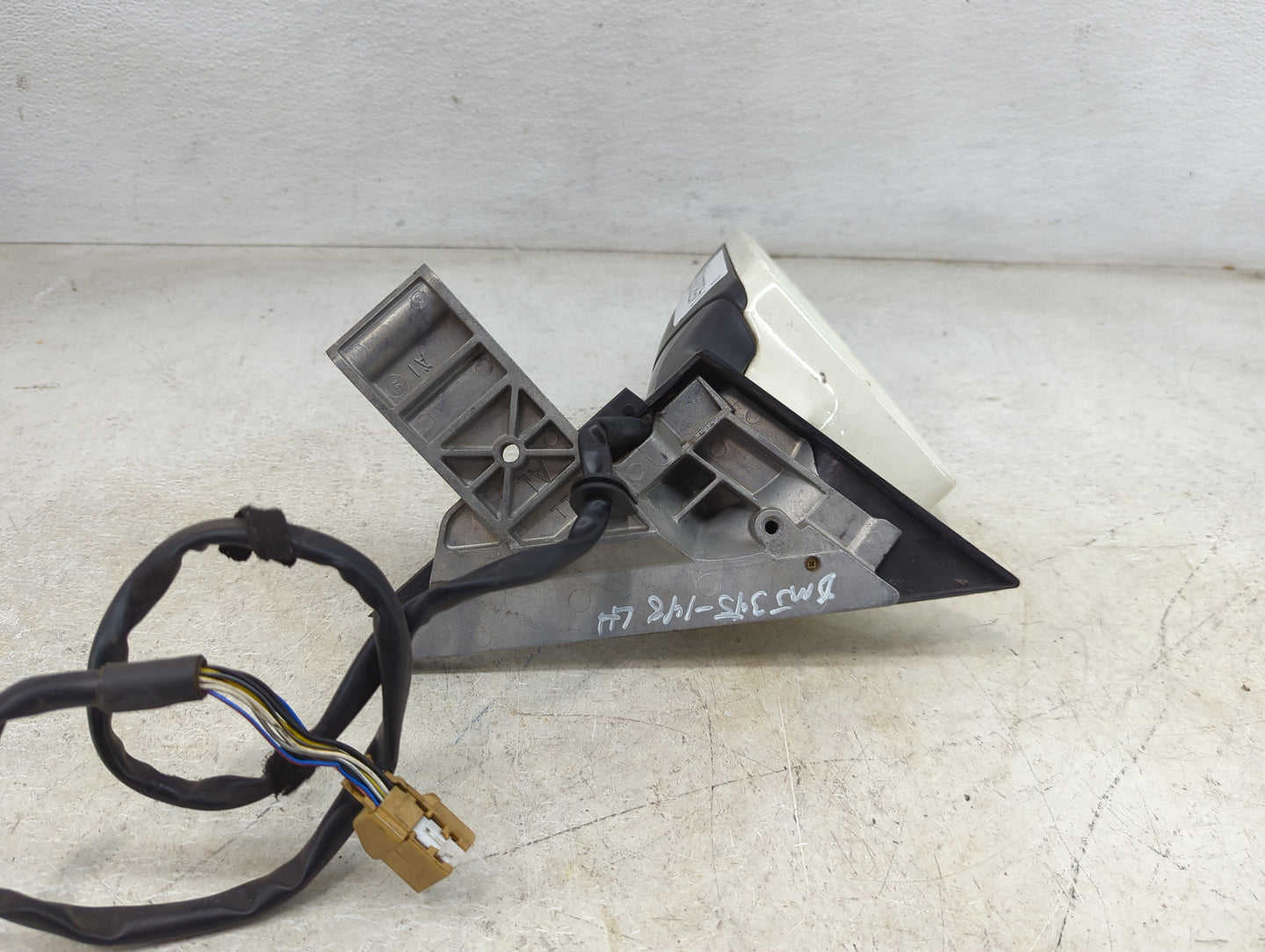 2003-2005 Audi A4 Driver Side View Mirror - Left Door Mirror OEM Used - Oemusedautoparts1.com