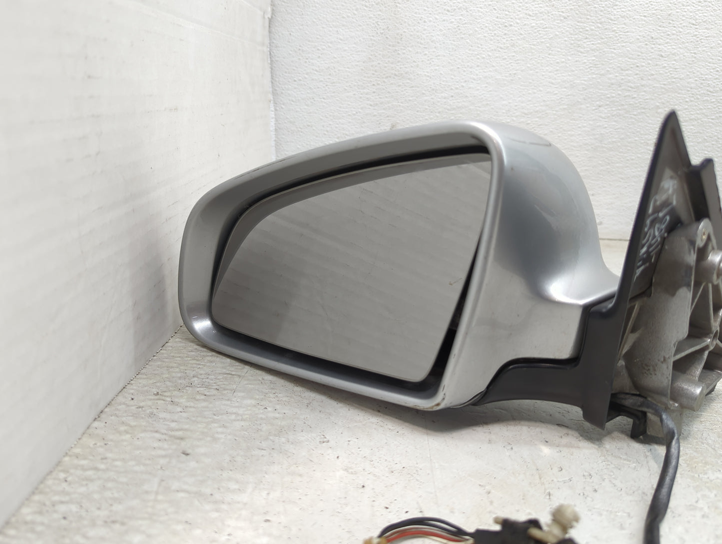 2002-2008 Audi A4 Driver Side View Mirror - Left Door Mirror OEM Used - Oemusedautoparts1.com