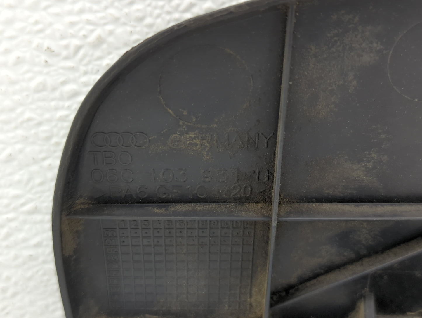 2003 Audi A4 Engine Cover - Oemusedautoparts1.com