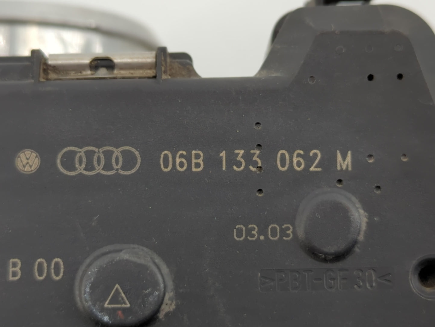 2000-2006 Audi A4 Throttle Body P/N:06B 133 062 M 7 502 444 Fits Fits 1999 2000 2001 2002 2003 2004 2005 2006 OEM Used Auto 