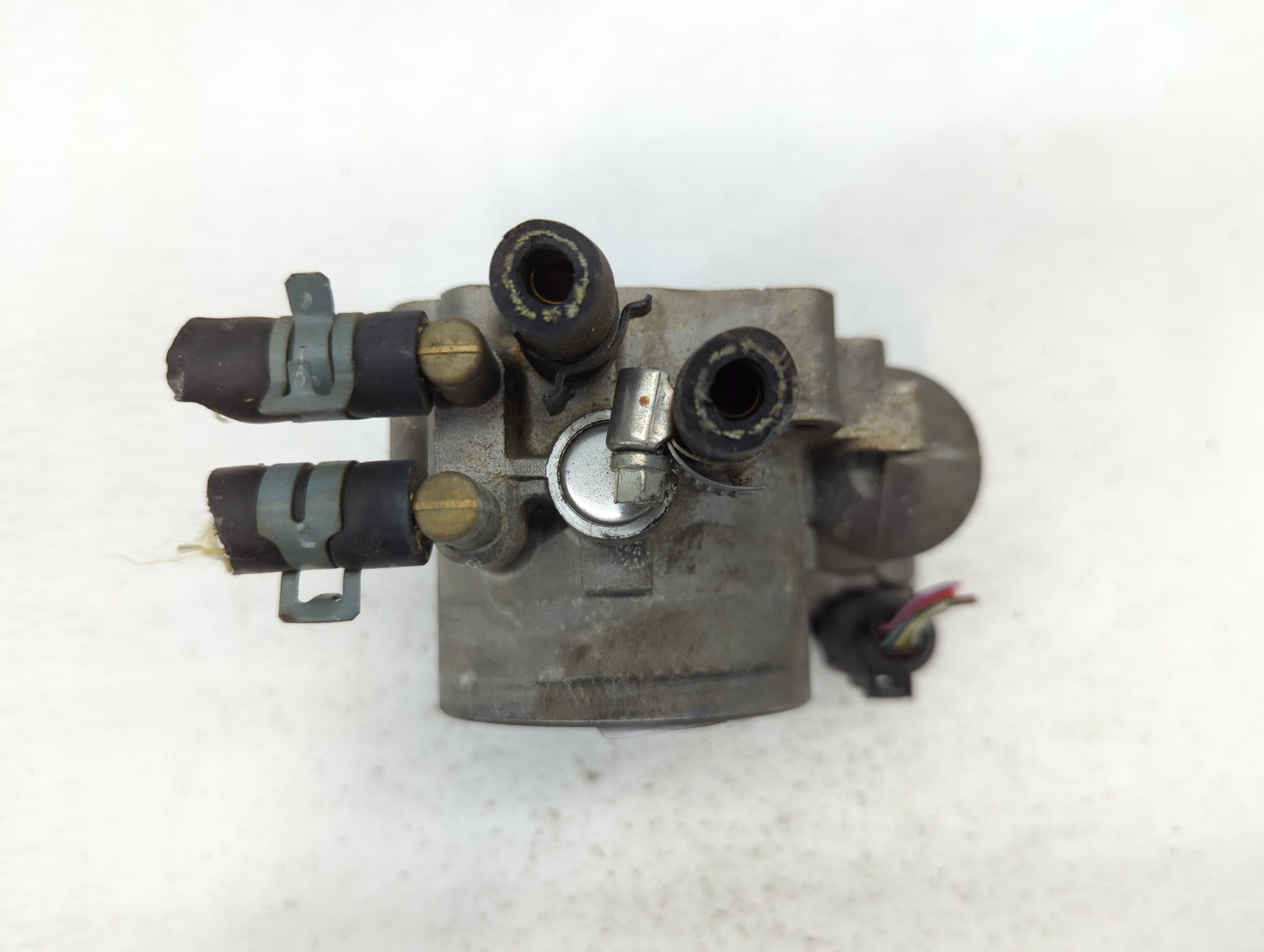 2000-2006 Audi A4 Throttle Body P/N:78 133 062 B Fits Fits 2000 2001 2002 2003 2004 2005 2006 OEM Used Auto Parts - Oemuseda