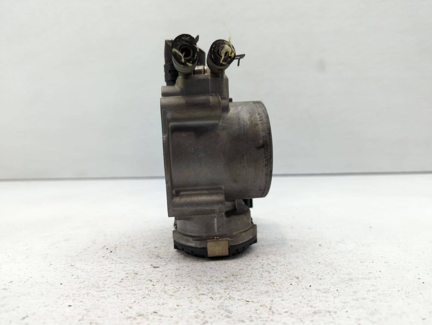 2000-2006 Audi A4 Throttle Body P/N:78 133 062 B Fits Fits 2000 2001 2002 2003 2004 2005 2006 OEM Used Auto Parts - Oemuseda
