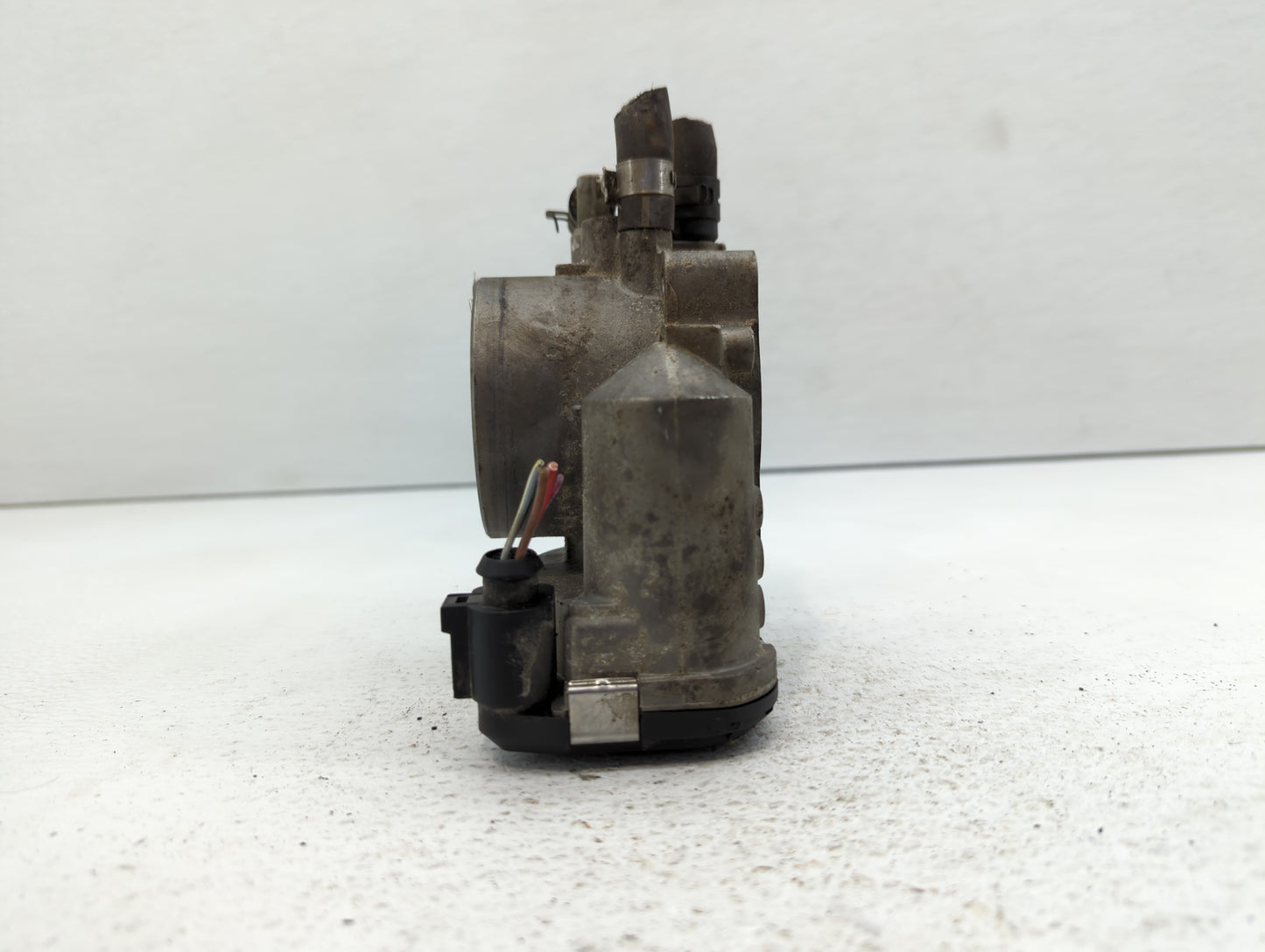 2000-2006 Audi A4 Throttle Body P/N:78 133 062 B Fits Fits 2000 2001 2002 2003 2004 2005 2006 OEM Used Auto Parts - Oemuseda