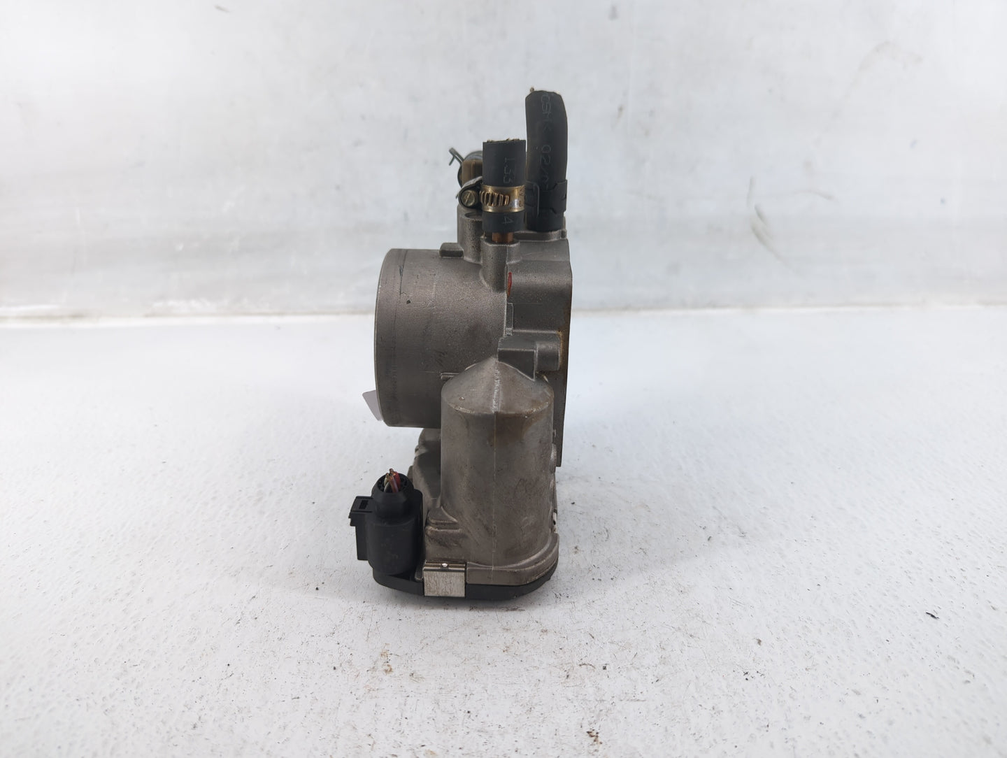 2000-2006 Audi A4 Throttle Body P/N:078 133 062 B Fits Fits 2000 2001 2002 2003 2004 2005 2006 OEM Used Auto Parts - Oemused