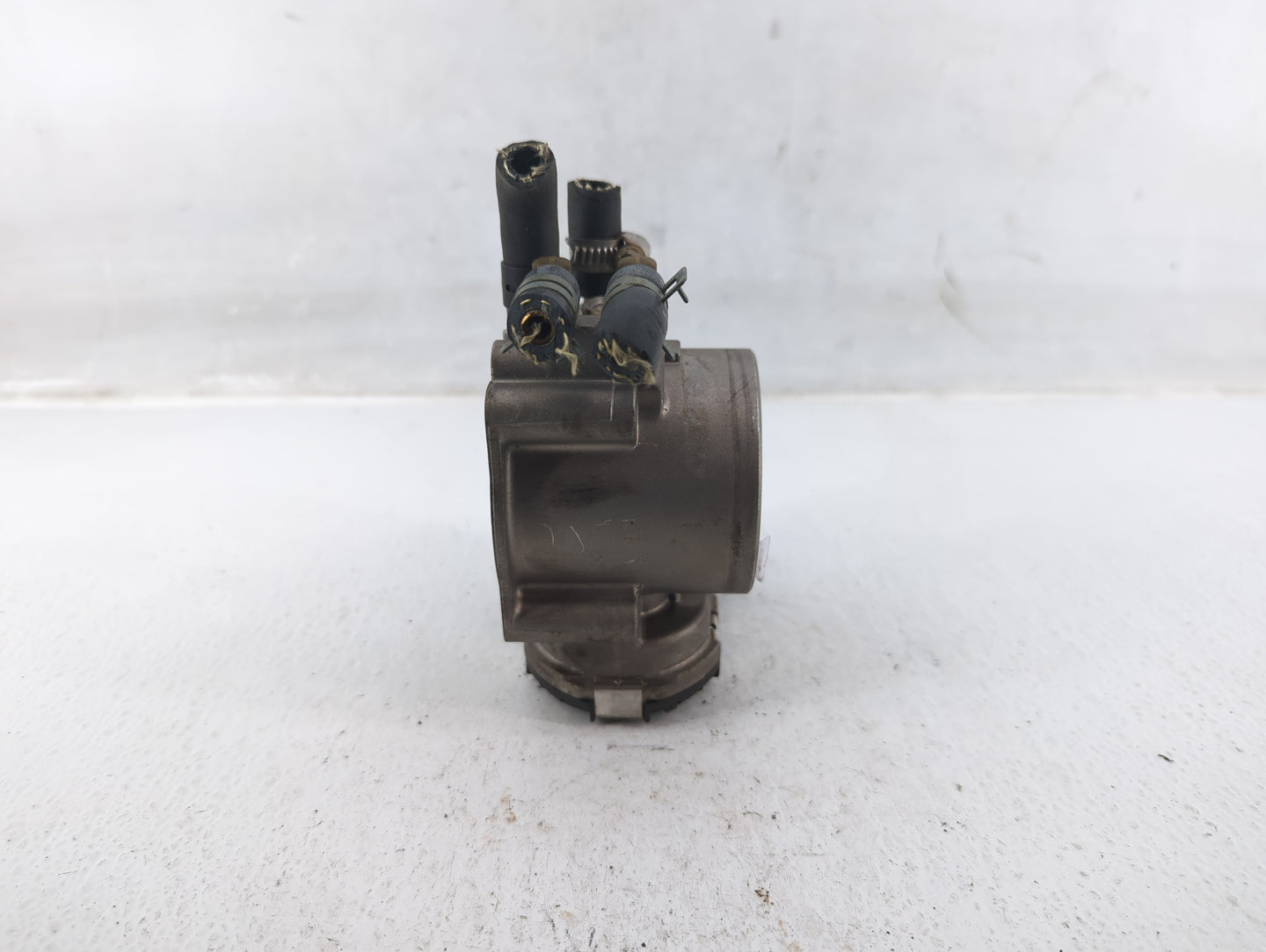 2000-2006 Audi A4 Throttle Body P/N:078 133 062 B Fits Fits 2000 2001 2002 2003 2004 2005 2006 OEM Used Auto Parts - Oemused