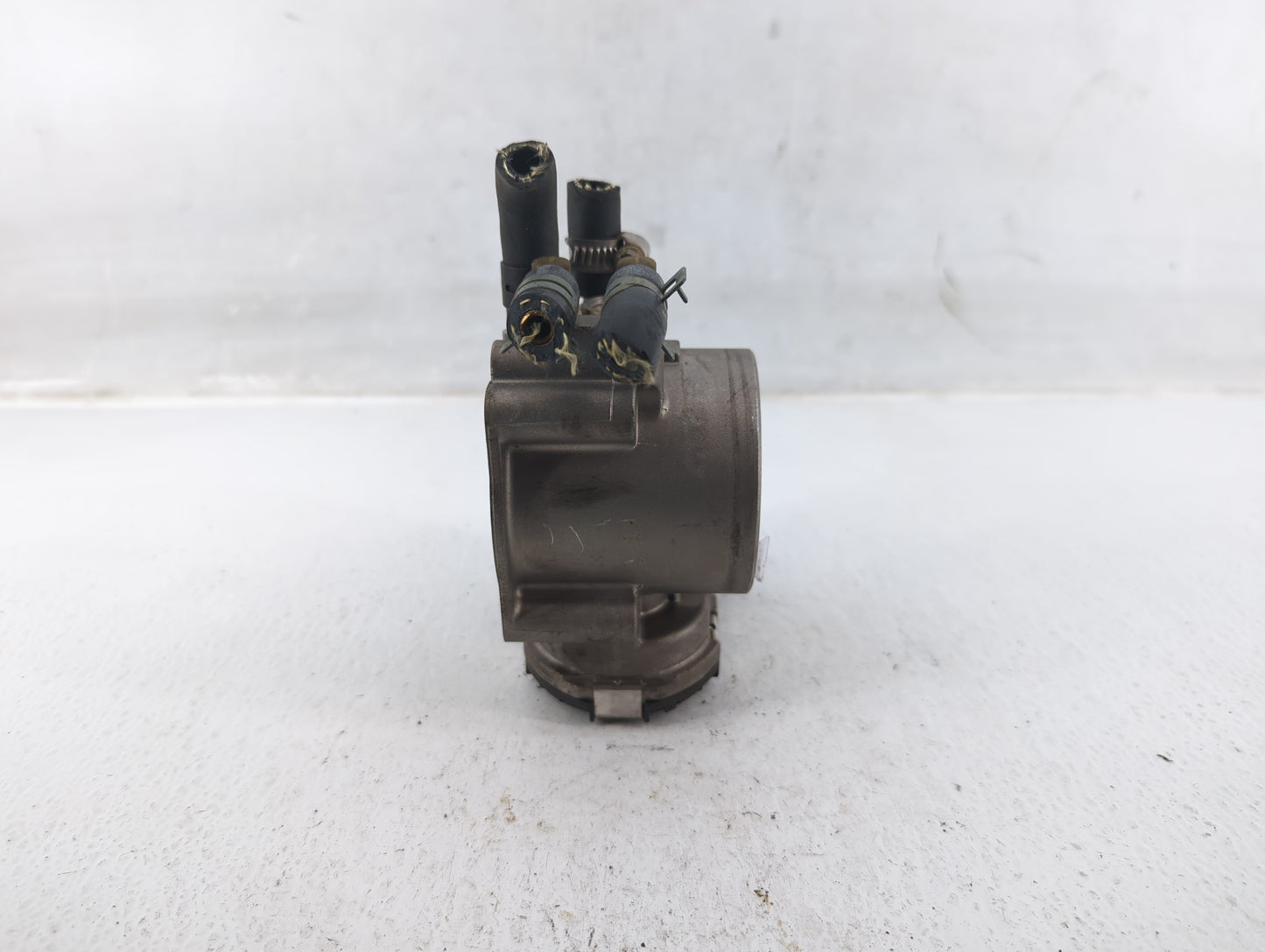 2000-2006 Audi A4 Throttle Body P/N:078 133 062 B Fits Fits 2000 2001 2002 2003 2004 2005 2006 OEM Used Auto Parts - Oemused