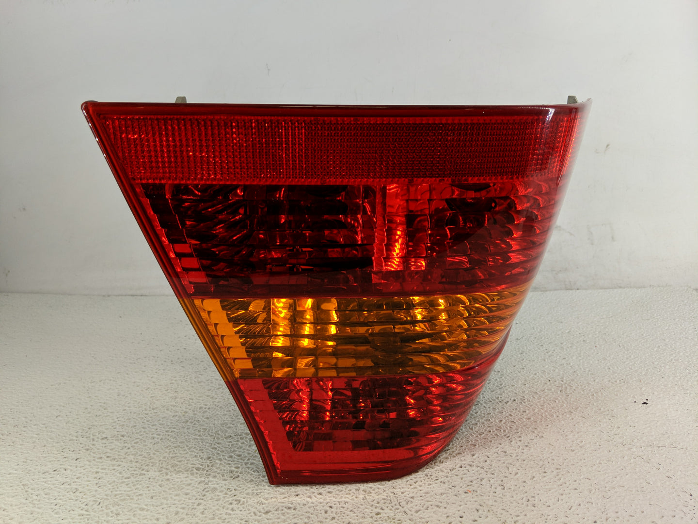 2002-2005 Bmw 325i Tail Light Assembly Driver Left OEM P/N:6 907 933 Fits Fits 2002 2003 2004 2005 OEM Used Auto Parts - Oem