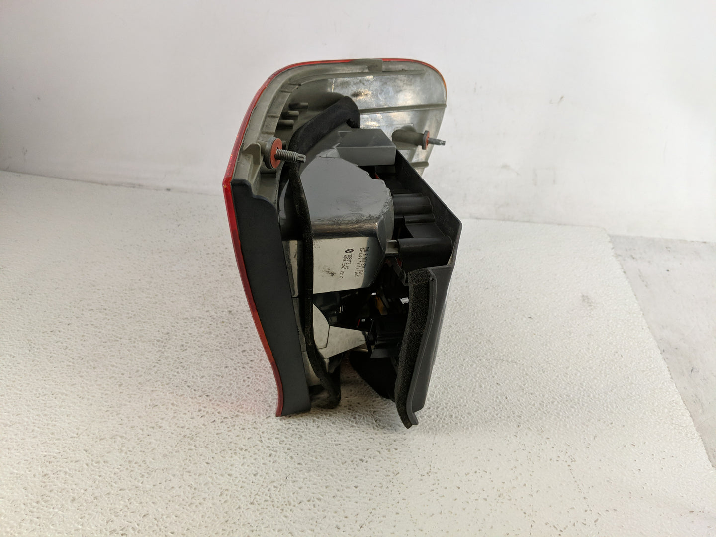 2002-2005 Bmw 325i Tail Light Assembly Passenger Right OEM P/N:6 907 934 Fits Fits 2002 2003 2004 2005 OEM Used Auto Parts -