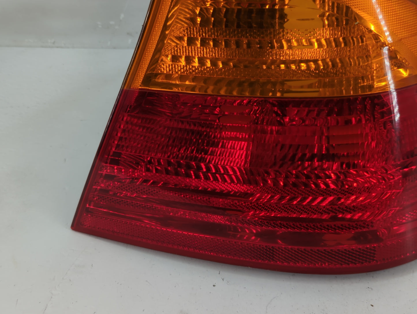 2003 Bmw 325i Tail Light Assembly Passenger Right OEM P/N:8 364 726 Fits Fits 2000 2001 2002 OEM Used Auto Parts - Oemusedau