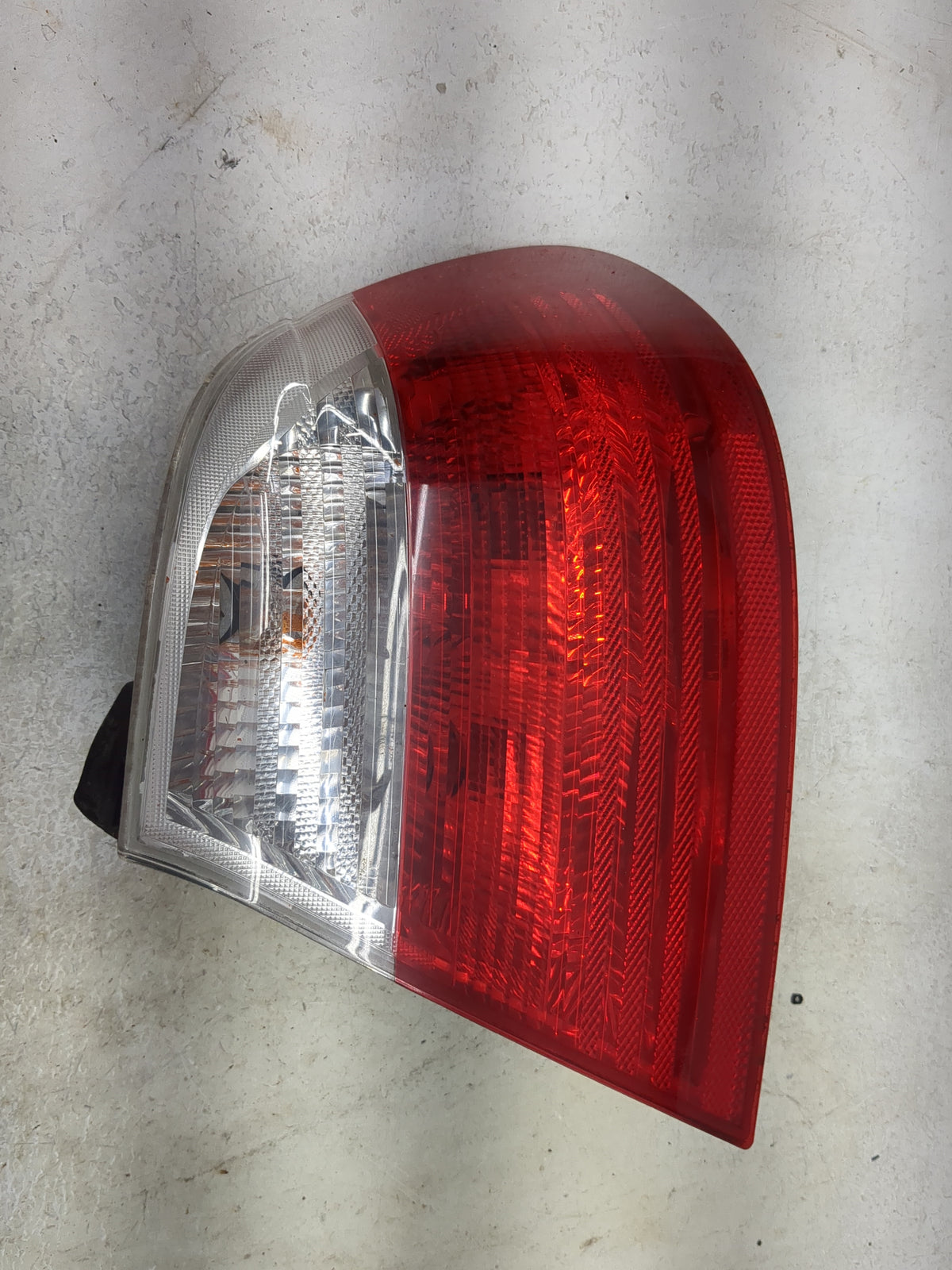 2003 Bmw 325i Tail Light Assembly Passenger Right OEM P/N:63217165722 23017440, 8383100 Fits Fits 2001 2002 OEM Used Auto Pa