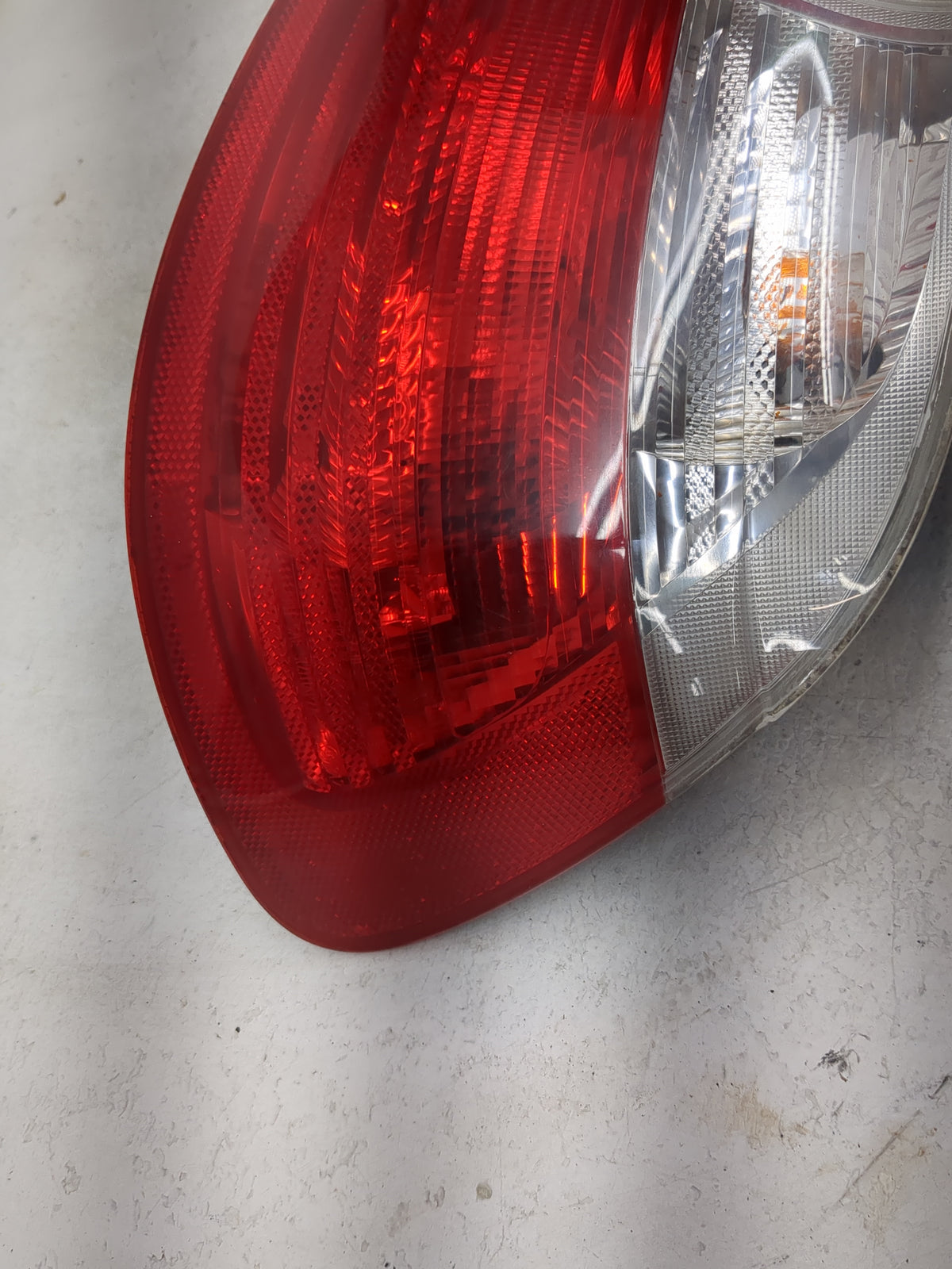 2003 Bmw 325i Tail Light Assembly Passenger Right OEM P/N:63217165722 23017440, 8383100 Fits Fits 2001 2002 OEM Used Auto Pa