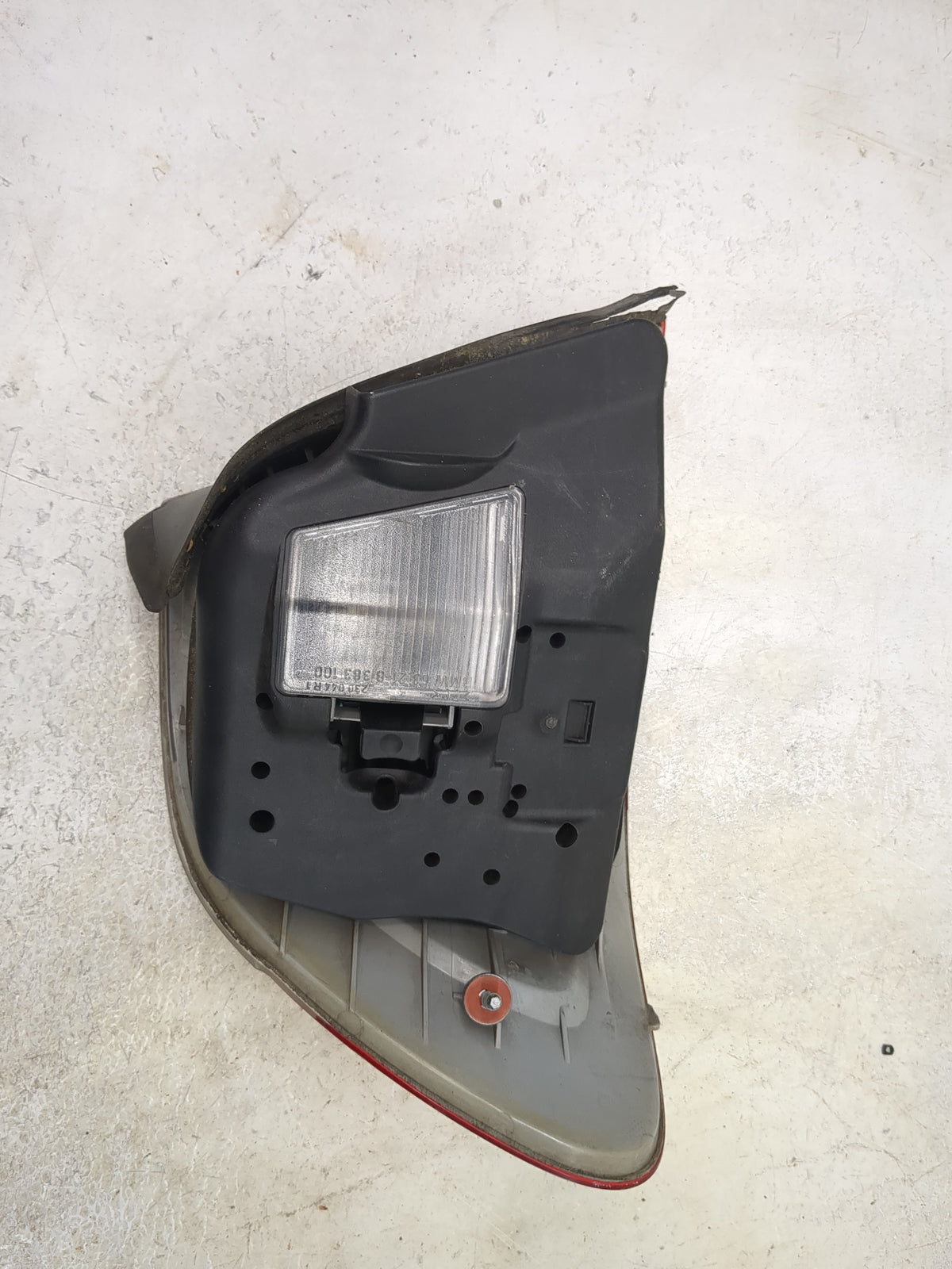 2003 Bmw 325i Tail Light Assembly Passenger Right OEM P/N:63217165722 23017440, 8383100 Fits Fits 2001 2002 OEM Used Auto Pa