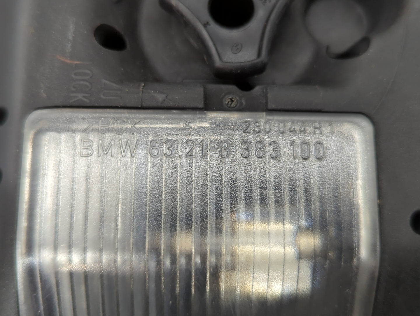 2002-2005 Bmw 325i Tail Light Assembly Passenger Right OEM P/N:6 907 934 6 946 534 Fits Fits 2002 2003 2004 2005 OEM Used Au