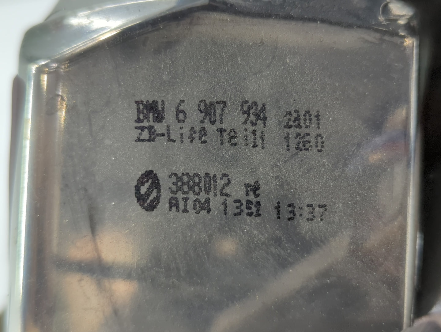 2002-2005 Bmw 325i Tail Light Assembly Passenger Right OEM P/N:6 907 934 Fits Fits 2002 2003 2004 2005 OEM Used Auto Parts -