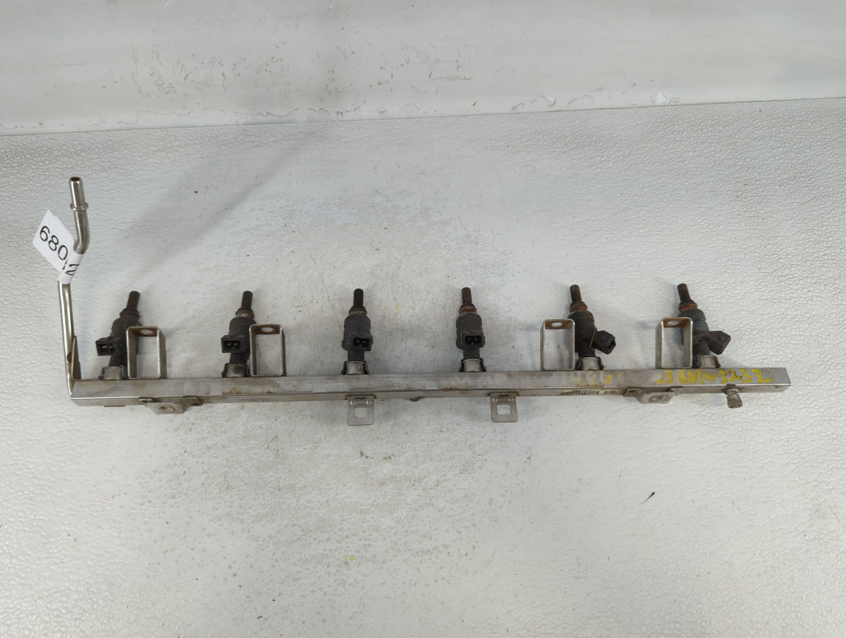 2003 Bmw 325i Fuel Injectors P/N:143894902 Fits OEM Used Auto Parts - Oemusedautoparts1.com