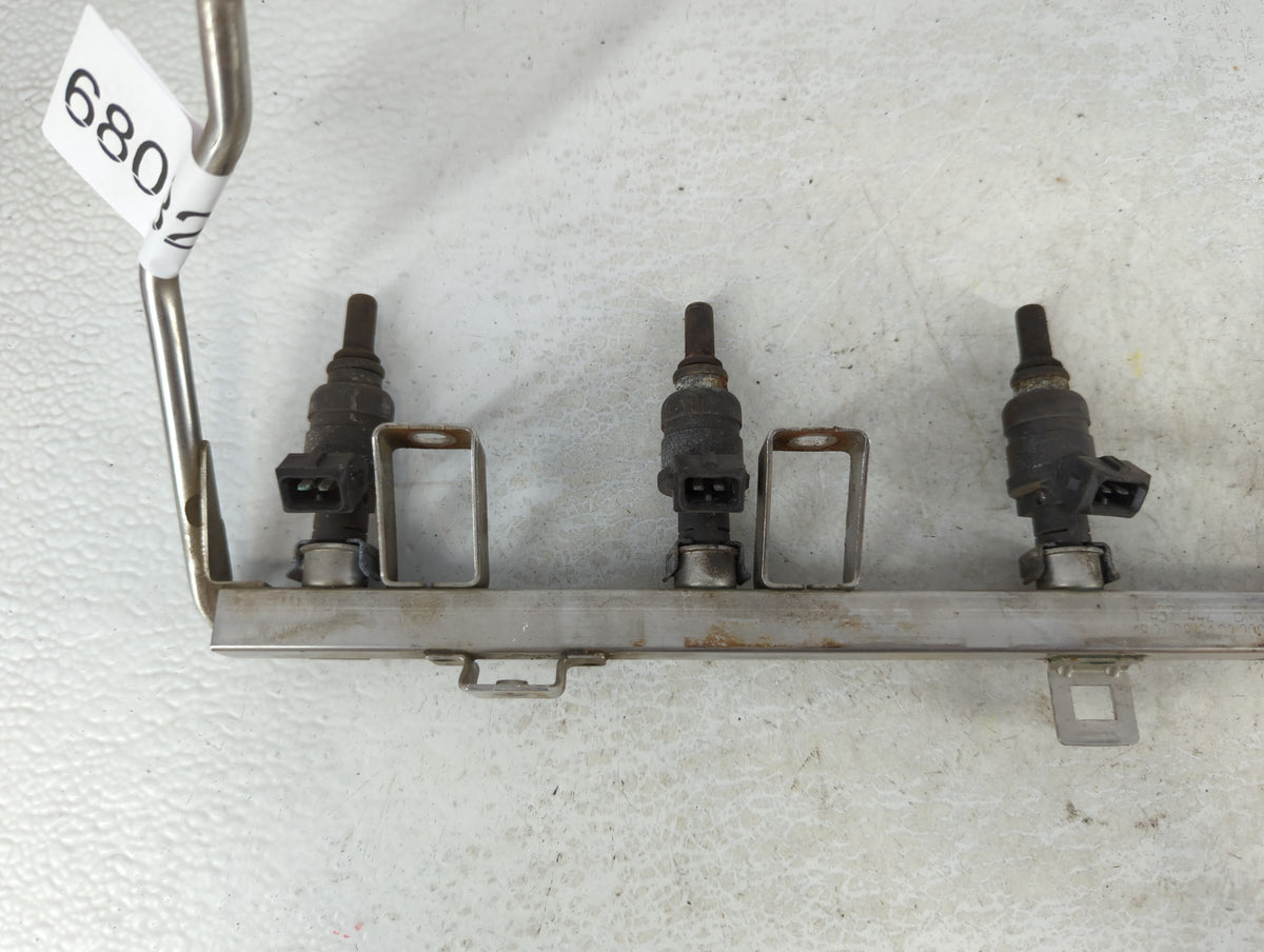 2003 Bmw 325i Fuel Injectors P/N:143894902 Fits OEM Used Auto Parts - Oemusedautoparts1.com